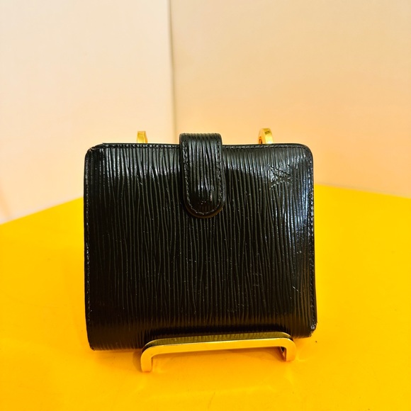 Louis Vuitton black wallet - Picture 1 of 15